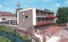 Marx Motel